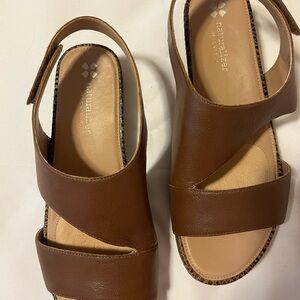 ALMOST BRAND NEW NATURALIZER ❤️😊